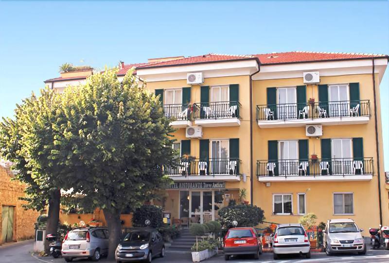 Hotel Torre Antica Loano Exterior foto