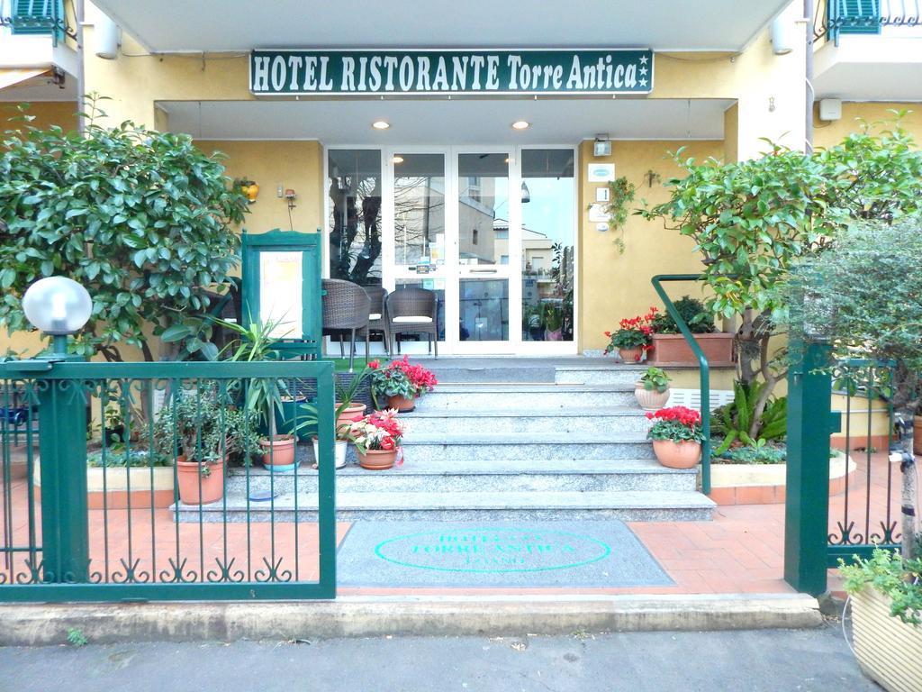 Hotel Torre Antica Loano Exterior foto